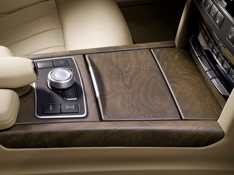 Illustration for article titled 2010 Mercedes E-Class: Mega Gallery